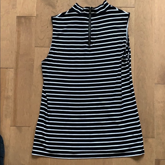 Mock turtleneck sleeveless tank top - Picture 2 of 3